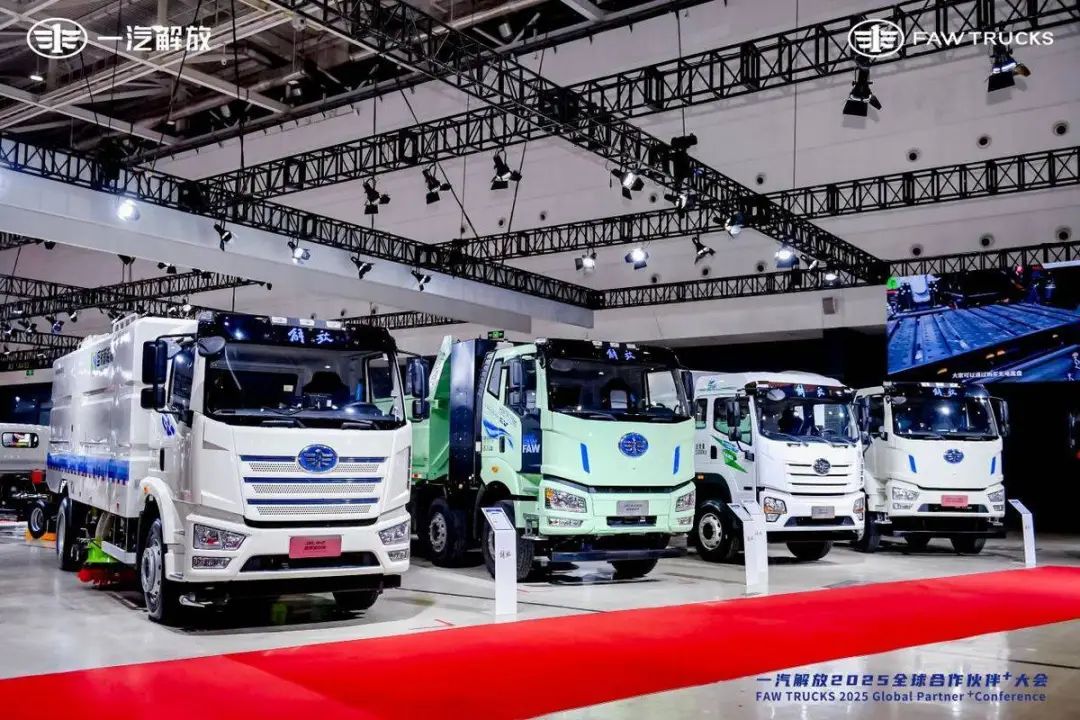 2025一汽解放新能源“加速跑”